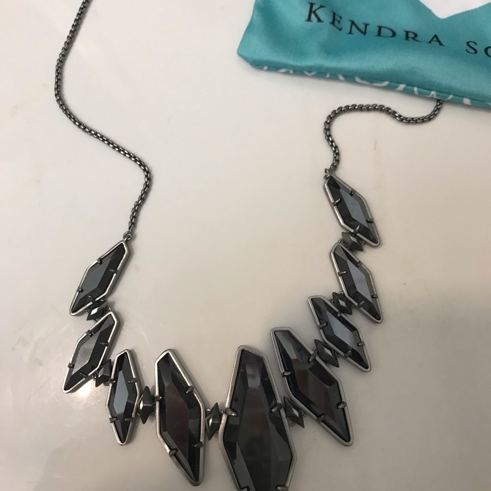 Kendra Scott necklace